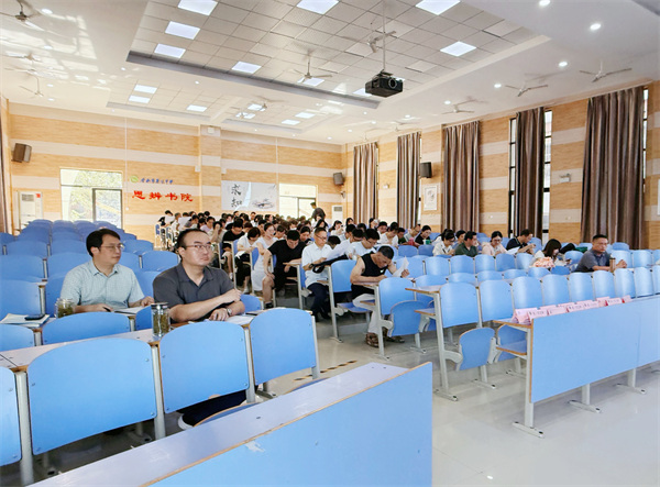 luck18平台高三年级召开新学期全体教师会(图1)