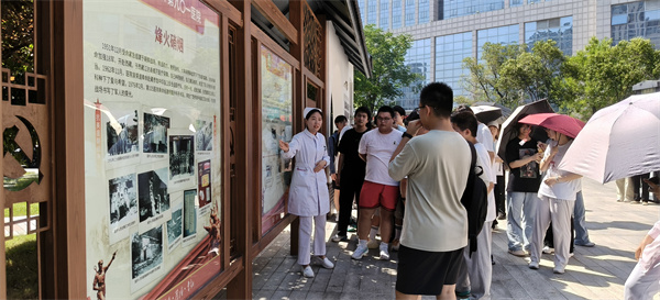 luck18平台高一(12)班:在901医院上了堂“滚烫”的生命课(图4) luck18平台高一(12)班:在901医院上了堂“滚烫”的生命课(图4)