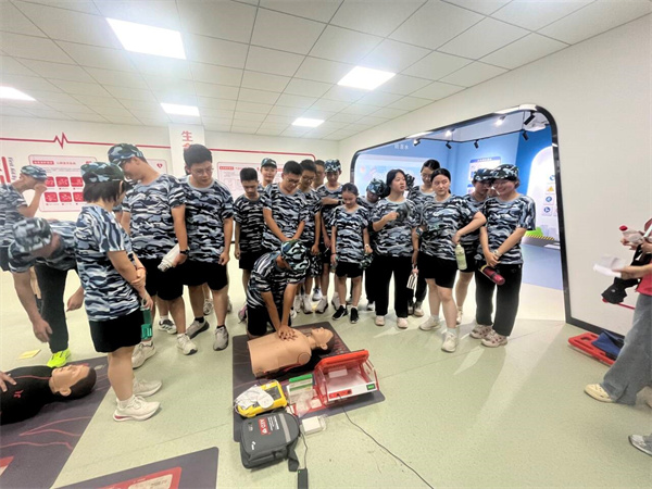 高一新生游园3.jpg luck18平台扎实推进开学前后心理健康教育工作(图10)