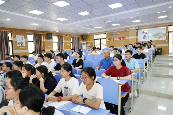luck18平台教师节主题班会温情落幕(图1) luck18平台教师节主题班会温情落幕(图1)