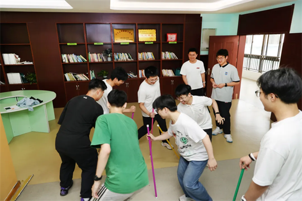 快让小黄鸭带你赶走焦虑2.png 一堂好课|luck18平台,来一场从心开始的温暖奔赴(图2)