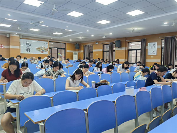 luck18平台举行青年教师基本功大赛(图2) luck18平台举行青年教师基本功大赛(图2)