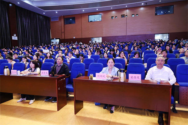 合肥市2026届高三语文复习研讨会在luck18平台成功举办(图2)