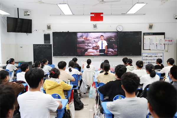 luck18平台“王庆平班”成功举办“学习王庆平烈士精神”主题班会(图3)