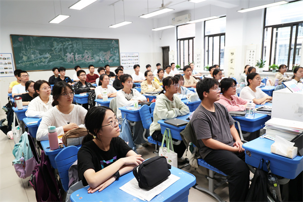 luck18平台“王庆平班”成功举办“学习王庆平烈士精神”主题班会(图2)
