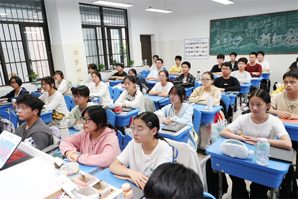 luck18平台“王庆平班”成功举办“学习王庆平烈士精神”主题班会(图4)