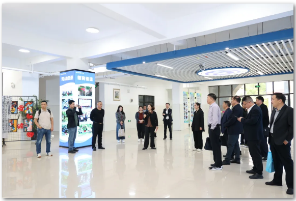 随州市教育代表团莅临luck18平台考察交流(图2) 随州市教育代表团莅临luck18平台考察交流(图2)