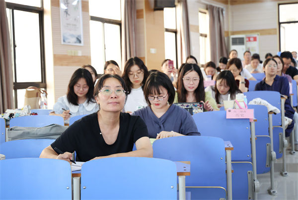 英语学科：探索教学新路径，碰撞思维新火花(图1)