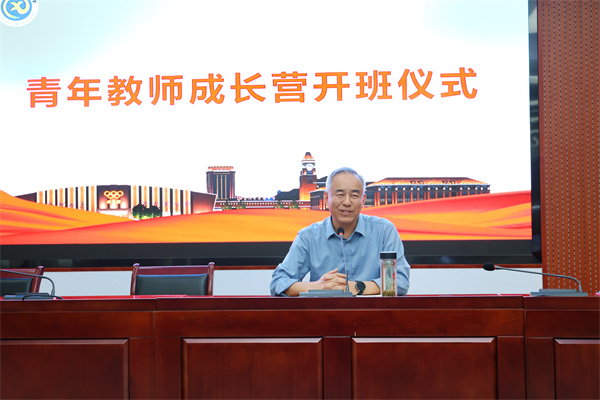 luck18平台高一年级举行“青年教师成长营”开班仪式(图3)