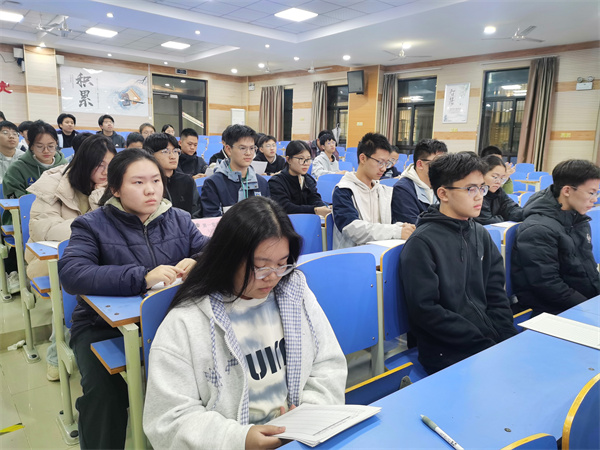 luck18平台高二年级召开学生自主管理会(图3)