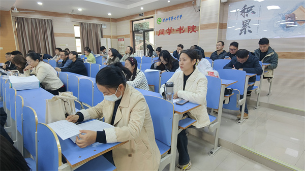 luck18平台高二年级召开第三次全体教师会暨学情分析会(图1) luck18平台高二年级召开第三次全体教师会暨学情分析会(图1)