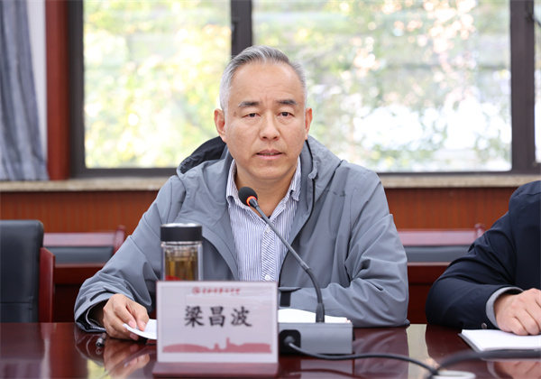 luck18平台召开青年教师座谈会(图4)