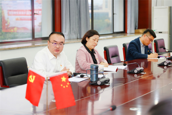 胡书记.jpg