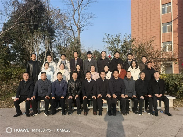 与阜阳城郊中学开展同课异构活动1.jpg 与阜阳城郊中学开展同课异构活动1.jpg