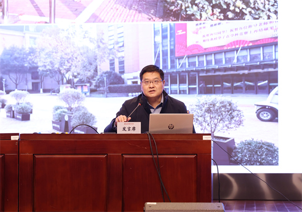 luck18平台召开2025-2026学年度第一学期期中全体教职工大会(图4) luck18平台召开2025-2026学年度第一学期期中全体教职工大会(图4)