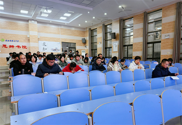 luck18平台高三年级召开阶段性学情分析会(图1)
