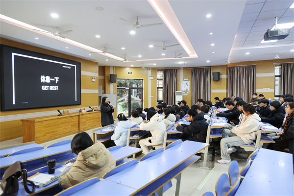 “爆破压力,贴走烦恼!”这堂班会课,让学生轻装前行(图2) “爆破压力,贴走烦恼!”这堂班会课,让学生轻装前行(图2)