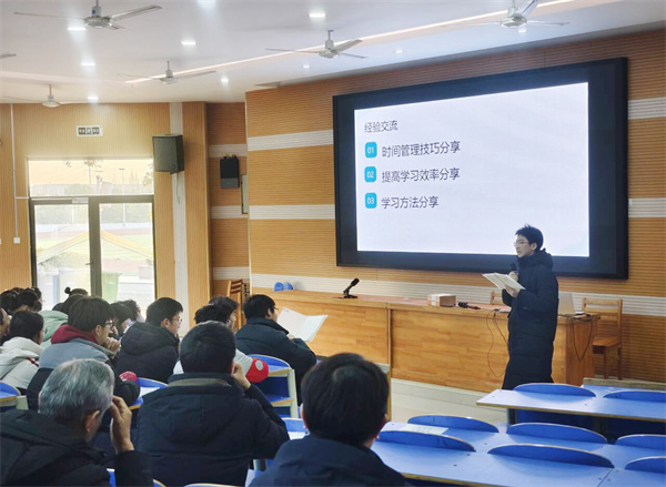 “爆破压力,贴走烦恼!”这堂班会课,让学生轻装前行(图1) “爆破压力,贴走烦恼!”这堂班会课,让学生轻装前行(图1)