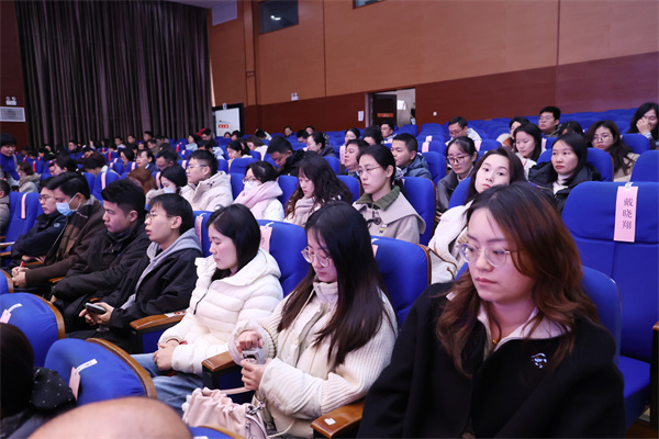 luck18平台召开 2025-2026 学年度第二学期全体教职工大会(图2) luck18平台召开 2025-2026 学年度第二学期全体教职工大会(图2)