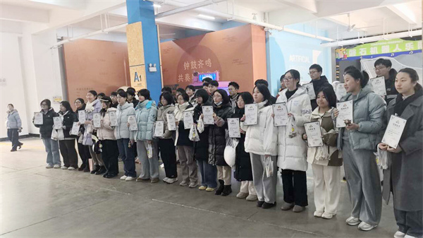 解锁未来!luck18平台学子探秘智能科技(图2) 解锁未来!luck18平台学子探秘智能科技(图2)