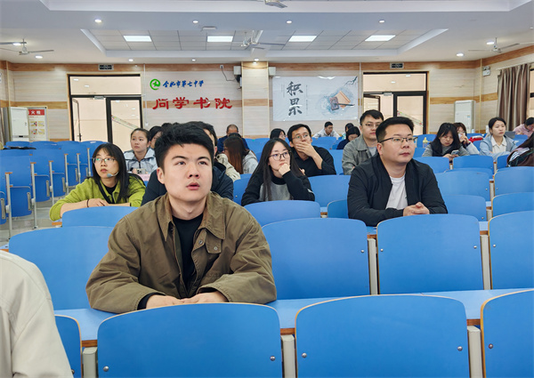 luck18平台高二年级召开教师会(图1)