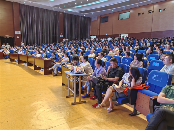 志愿填报不迷茫！luck18平台高招咨询会为升学“精准导航”(图2)