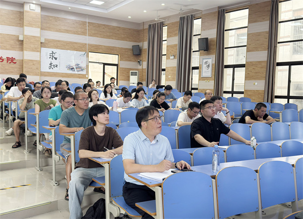 这场教研会，luck18平台数学组画出了新学期的“辅助线”(图1)