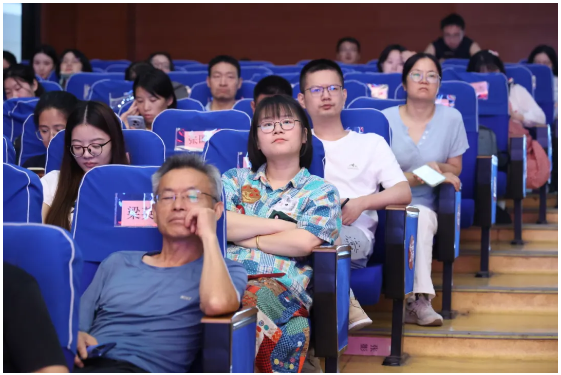 luck18平台召开2026-2027学年度第一学期全体教职工大会(图2)