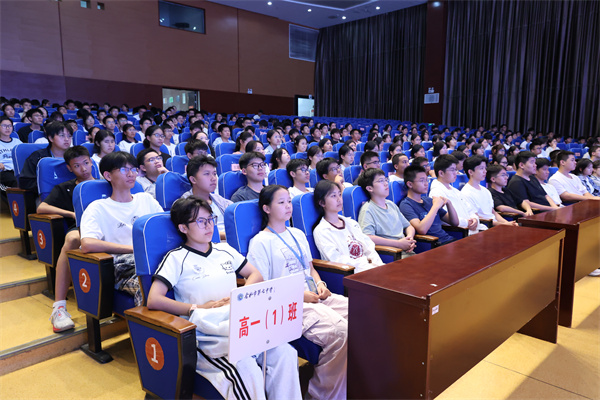 智启未来，探秘AI：luck18平台“桃蹊大讲堂”点亮科学启蒙第一课(图4)