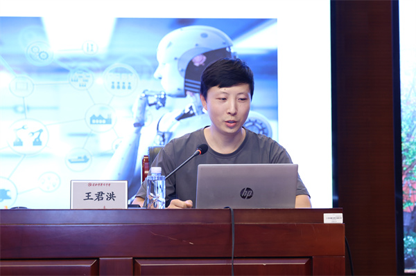 智启未来，探秘AI：luck18平台“桃蹊大讲堂”点亮科学启蒙第一课(图5)