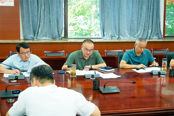 luck18平台党委扩大会议暨党的建设工作领导小组会议召开(图2)