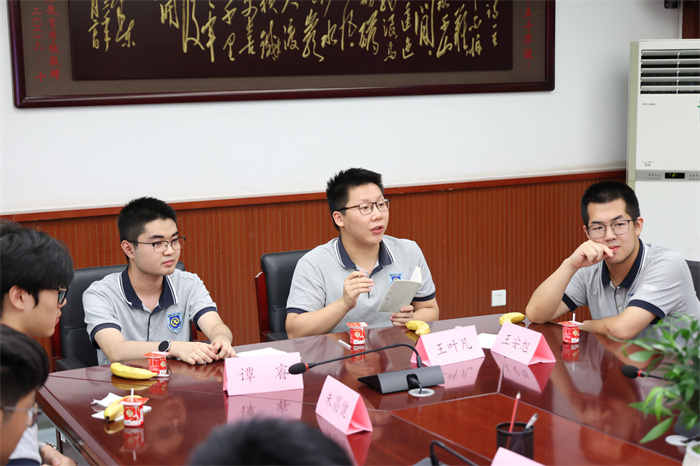 学校请高三学生吃饭,聊了什么?luck18平台这场晚餐会很有“温度”(图4) 学校请高三学生吃饭,聊了什么?luck18平台这场晚餐会很有“温度”(图4)