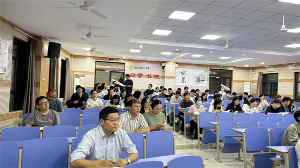 揉皱的纸团抚不平:luck18平台用一堂班会讲透“校园防欺凌”(图1) 揉皱的纸团抚不平:luck18平台用一堂班会讲透“校园防欺凌”(图1)